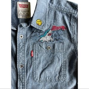 Boys Levi’s embroidered shirt size M back to school
